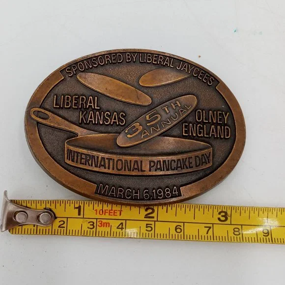 International Pancake Day Belt Buckle Liberal Kansas Olney England 1984 Vintage - Picture 2 of 10